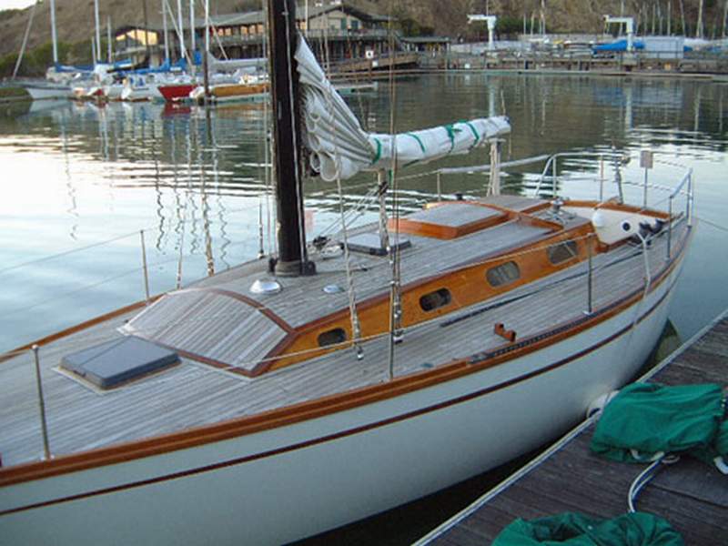 Sailing Yacht Topaz for Sale – Burns 36 (UK registry) 1977